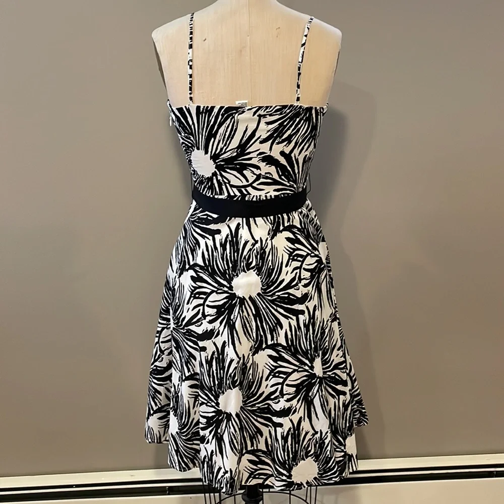 Forever 21 Strappy Sunflower knee length dress - Picture 5 of 6